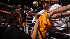 Los Angeles Lakers Pau Gasol (16) signing autograph for fan before game vs Phoenix Suns, Phoenix, AZ 2/20/2008.