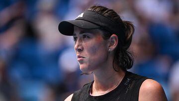 La tenista española Garbine Muguruza reacciona durante su partido ante Elise Mertens en el Open de Australia 2023.