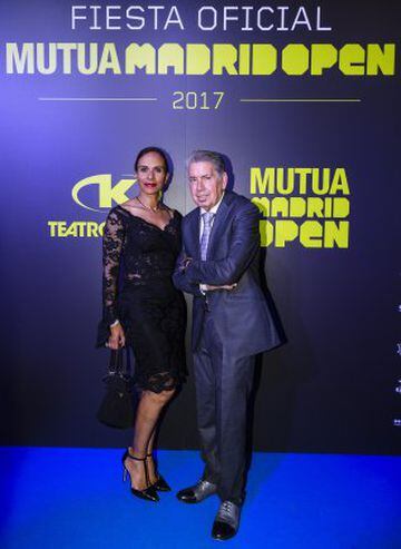 Manolo Santana y su mujer