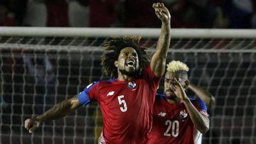 Rom&aacute;n Torres celebra tras marcar el 2-2 ante Honduras.
