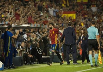 Pique is met by Lopetegui after being substituted.