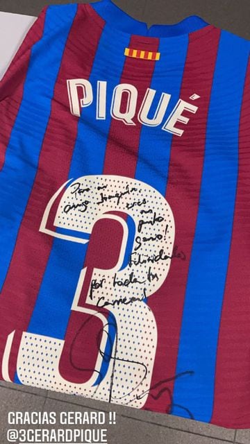 Captura de la camiseta de Piqué con una dedicatoria.
