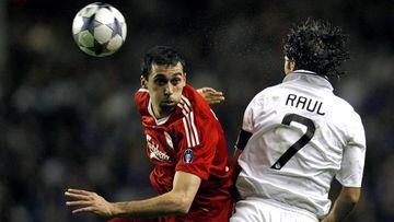 &Aacute;lvaro Arbeloa, con la camiseta del Liverpool durante un partido contra el Real Madrid.