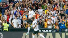 Cavani celebra un gol ante el Mallorca.