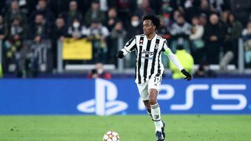 TURIN, ITALY - MARCH 16: Juan Cuadrado of Juventus FC controls the ball during the UEFA Champions League Round Of Sixteen Leg Two match between Juventus and Villarreal CF at Juventus Stadium on March 16, 2022 in Turin, Italy. (Photo by Sportinfoto/DeFodi Images via Getty Images)