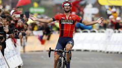 Vincenzo Nibali celebra su victoria en la 20&ordf; etapa del Tour de Francia en la cima de Val Thorens.