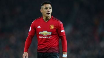 MANCHESTER, ENGLAND - NOVEMBER 24:  Alexis Sanchez of Manchester United looks on during the Premier League match between Manchester United and Crystal Palace at Old Trafford on November 24, 2018 in Manchester, United Kingdom.  (Photo by Alex Livesey/Getty Images)