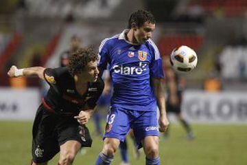 En 2011 la U ganó la Sudamericana y en el camino barrió 4-0 a Flamengo con dos goles de Edu Vargas, otro de Lorenzetti y un tiro de Rojas que rebotó en la espalda del arquero y se coló.