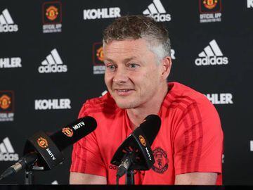 Ole Gunnar Solksjaer has said the Manchester United "cannot carry players".