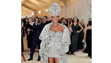NEW YORK, NY - MAY 07: Rihanna attends the Heavenly Bodies: Fashion &amp; The Catholic Imagination Costume Institute Gala at The Metropolitan Museum of Art on May 7, 2018 in New York City.   Neilson Barnard/Getty Images/AFP == FOR NEWSPAPERS, INTERNET, TELCOS &amp; TELEVISION USE ONLY ==