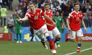 En el primer partido del torneo, Rusia abrió con una imponente goleada de 5-0 ante Arabia Saudita.