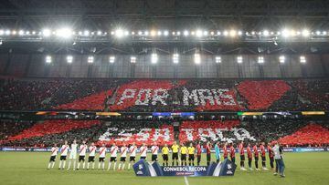 Soccer Football - Recopa Sudamericana - First Leg - Athletico Paranaense v River Plate - Arena da Baixada, Curitiba, Brazil - May 22, 2019   Teams line up during the national anthem before the match     REUTERS/Rodolfo Buhrer     TPX IMAGES OF THE DAY