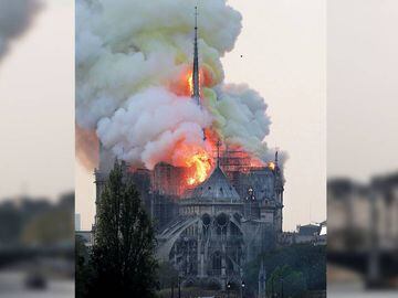 EPA9071. PAR&Atilde;S (FRANCIA), 15/04/2019.- Vista de un incendio en la catedral de Notre Dame este lunes en Par&Atilde;&shy;s, Francia. La catedral de Notre Dame de Par&Atilde;&shy;s, uno de los monumentos m&Atilde;&iexcl;s emblem&Atilde;&iexcl;ticos de la capital francesa, est&Atilde;&iexcl; sufriendo un incendio, seg&Atilde;&ordm;n pudo constatar una periodista de Efe en el lugar. Un gran despliegue de bomberos trata de controlar las llamas, que salen sobre todo de la aguja central del templo, que es visitado por miles de personas cada d&Atilde;&shy;a. EFE/ Ian Langsdon