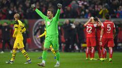 Los jugadores del Fortuna Dusseldorf celebran la victoria ante el Borussia de Dortmund.