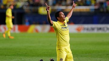 Carlos Bacca celebra gol del Villarreal en Europa League. Con Bakambu hacen gran pareja en ataque