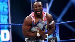Big E celebra su victoria en SmackDown por los t&iacute;tulos por parejas.