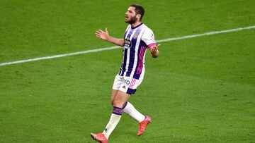 BILBAO, SPAIN - APRIL 28: Shon Weissman of Real Valladolid celebrates after scoring their side&#039;s second goal during the La Liga Santander match between Athletic Club and Real Valladolid CF at Estadio de San Mames on April 28, 2021 in Bilbao, Spain. S