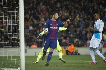 Luis Suárez scores. 1-0. Min.28
