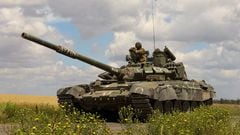 A tank of Russian troops drives in Russian-held part of Zaporizhzhia region, Ukraine, July 23, 2022.  REUTERS/Alexander Ermochenko