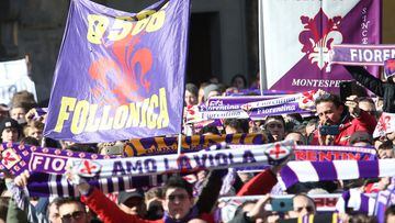 FLORENCE, ITALY - MARCH 08: Fans gather ahead of a funeral service for Davide Astori on March 8, 2018 in Florence, Italy. The Fiorentina captain and Italy international Davide Astori died suddenly in his sleep aged 31 on March 4th, 2018. (Photo by Gabriel