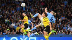 MANCHESTER, ENGLAND - SEPTEMBER 14: Erling Haaland of Manchester City scores their sides second goal during the UEFA Champions League group G match between Manchester City and Borussia Dortmund at Etihad Stadium on September 14, 2022 in Manchester, England. (Photo by Michael Regan/Getty Images)