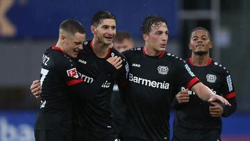 Lucas Alario logra un doblete y mantiene cuarto al Leverkusen
