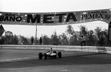 La primera vez que se celebró el Gran Premio en México fue el 4 de noviembre de 1962 en el circuito de la Magdalena Mixhuca. Fue ganado por el equipo de Lotus, Jim Clark se levantó con el triunfó junto a su compañero de equipo Trevor Taylor. Un año después, Clark repitió la hazaña e igualó el récord de victorias en una misma temporada de Juan Manuel Fangio.