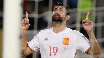 Diego Costa celebra el 0-2 ante Macedonia.