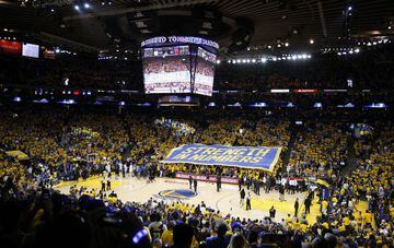 Jun 1, 2017; Oakland, CA, USA; A general view of the arena in the fourth quarter of the NBA Finals between the Golden State Warriors and the Cleveland Cavaliers at Oracle Arena. Mandatory Credit: Cary Edmondson-USA TODAY Sports