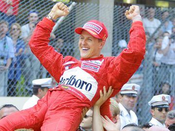 FORMULA 1 MON12 - 20010527 - MONACO, MONACO : German Ferrari driver Michael Schumacher is lifted in triumph by his mechanics, 27 May 2001, after winning the 59th Formula One Grand Prix. Schumacher won the race ahaed of his teammate Brazilian Rubens Barric