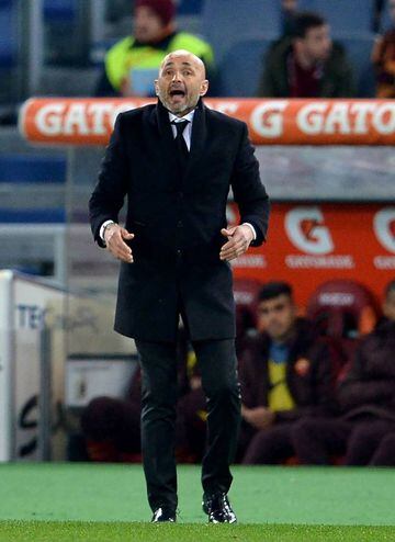 Roma's coach Luciano Spalletti reacts during Roma's game against Sampdoria