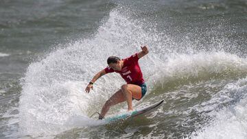 USA&#039;s Carissa Moore rides a wave during the women&#039;s Surfing Third round at the Tsurigasaki Surfing Beach, in Chiba, on July 26, 2021 during the Tokyo 2020 Olympic Games. (Photo by Olivier MORIN / AFP)