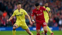 LIVERPOOL, ENGLAND - APRIL 27: Luis Diaz of Liverpool competes for the ball with Juan Foyth of Villarreal during the UEFA Champions League Semi Final Leg One match at Anfield on April 27, 2022 in Liverpool, England. (Photo by Pedro Salado/Quality Sport Images/Getty Images)