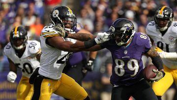 BALTIMORE, MD - NOVEMBER 6: Wide receiver Steve Smith #89 of the Baltimore Ravens carries the ball against free safety Mike Mitchell #23 of the Pittsburgh Steelers in the first quarter at M&amp;T Bank Stadium on November 6, 2016 in Baltimore, Maryland.   Patrick Smith/Getty Images/AFP == FOR NEWSPAPERS, INTERNET, TELCOS &amp; TELEVISION USE ONLY ==