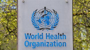 El logotipo y el edificio de la sede de la Organizaci&oacute;n Mundial de la Salud (OMS) en Ginebra, Suiza, 15 de abril de 2020.
