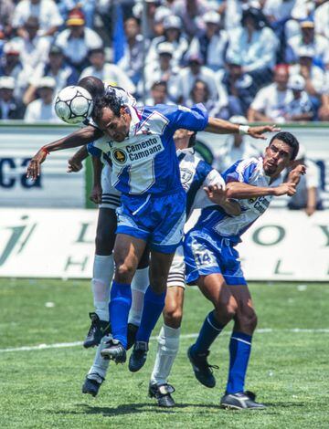 La Jaiba Brava se ganó en 1995 jugar en Primera División, pero cambian de sede y de nombre, se convirtieron en TM Gallos Blancos y aterrizaron en Querétaro. Un año después pierden la categoría, desde entonces el Tampico no ha podido volver a pisar la primera.