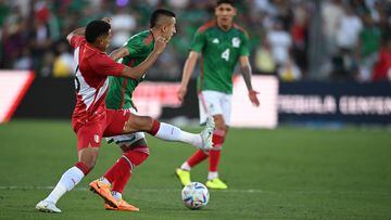 Peru's defender Marco Lopez (L) vies for the ball with Mexico's forward Roberto Alvarado (C) during the international friendly football match between Mexico and Peru at the Rose Bowl in Pasadena, California, on September 24, 2022. (Photo by Robyn BECK / AFP)