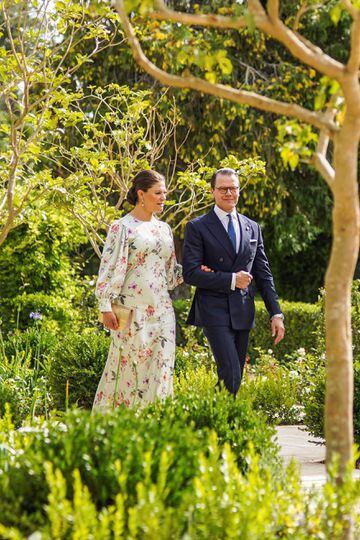 El príncipe Daniel y la princesa heredera Victoria de Suecia asisten a la boda real del príncipe heredero Hussein y Rajwa al Saif de Jordania.