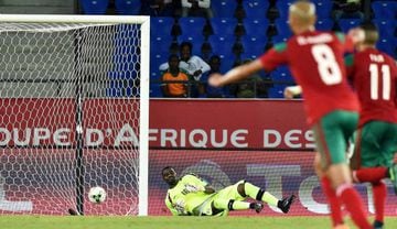 Ivory Coast's goalkeeper Sylvain Gbohouo concedes a goal during the 2017 Africa Cup of Nations group C football match between Morocco and Ivory Coast in Oyem on January 24, 2017.