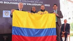 Ingrit Valencia y Carlos Ramírez recibieron el Pabellón Nacional como abanderados de Colombia en los Juegos Bolivarianos Valledupar 2022.