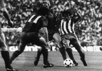Copa del Rey 1980-1981. (18/06/81). Estadio Vicente Calderón. Barcelona-Sporting de Gijón. El Barça ganó 3-1. Los goleadores, Quini en dos ocasiones, Maceda y Esteban. Fue el año del secuestro y posterior liberación de Quini.