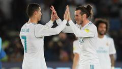 Cristiano Ronaldo y Gareth Bale celebran el Mundial de Clubes conseguido por el Real Madrid en 2017.