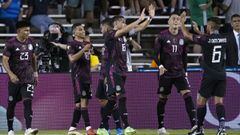 Jugadores de la Selecci&oacute;n Mexicana festejan un gol contra Guatemala