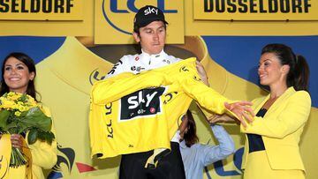 DUESSELDORF, GERMANY - JULY 01:  Geraint Thomas of Great Britain and Team Sky celebrates securing the yellow jersey follwing victory during stage one of Le Tour de France 2017, a 14km individual time trial on July 1, 2017 in Duesseldorf, Germany.  (Photo by Chris Graythen/Getty Images)