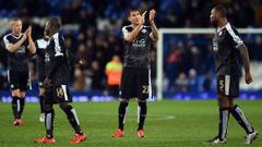 Leicester City&#039;s Argentinian striker Leonardo Ulloa (2nd R) celebrates on the pitch after the English Premier League football match between Everton and Leicester City at Goodison Park in Liverpool, north west England on December 19, 2015. Leicester w