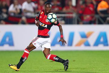 Vinícius Júnior es un jugador de fútbol brasileño. Originario de São Gonçalo, Río de Janeiro. Nació el 12 de julio del año 2000 y acaba de cumplir la mayoría de edad.