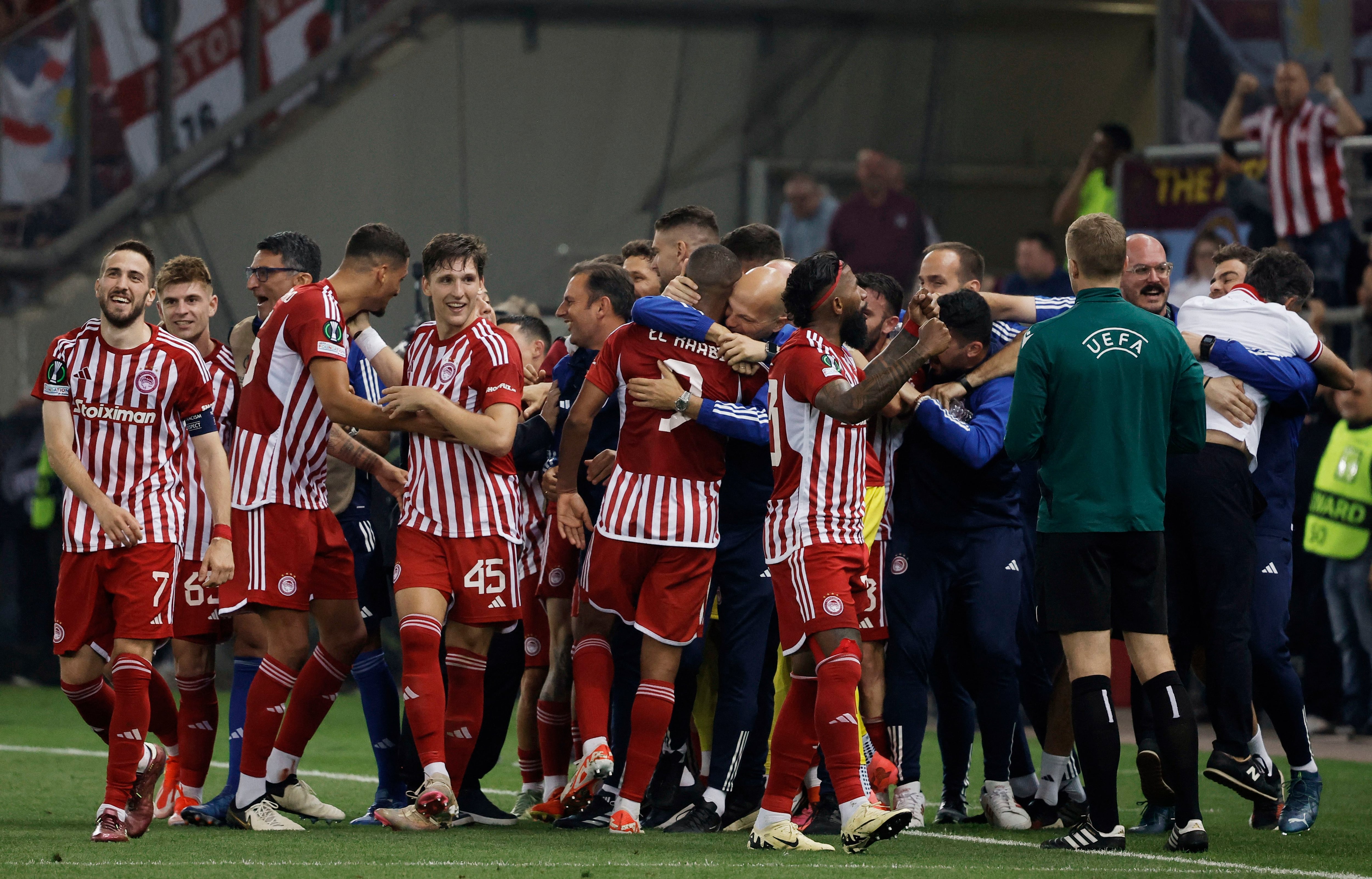 Mendilibar hace historia con Olympiacos