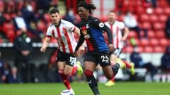 SHEFFIELD, ENGLAND - MAY 08: Eberechi Eze of Crystal Palace runs with the ball during the Premier League match between Sheffield United and Crystal Palace at Bramall Lane on May 08, 2021 in Sheffield, England. Sporting stadiums around the UK remain under 