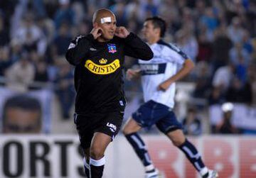 26 de octubre de 2006: Colo Colo vence 2-0 a Gimnasia y Esgrima de La Plata en Argentina y avanza a semifinales de Copa Sudamericana. Goles de Humberto Suazo y Gonzalo Fierro.