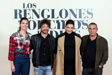 Loreto Mauleon, el director Oriol Paulo, Barbara Lennie y Eduard Fernandez. (Photo by Carlos Alvarez/Getty Images)